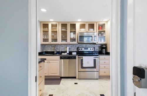 Sarasota Condo | Relaxing 3rd floor Longboat Key condo with pool views - Beachbound Bliss