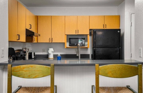 Bearss Plaza Condo | Relaxing 4BR condo w/pool & gym access