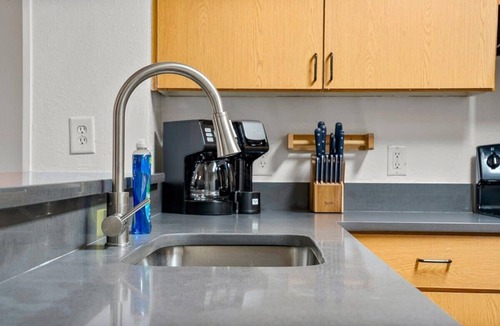 Bearss Plaza Condo | Relaxing 4BR condo w/pool & gym access