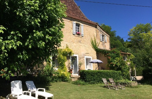 Tremolat Apartment | Relaxing accommodation in a 1610 house, in Tremolat in the Dordogne