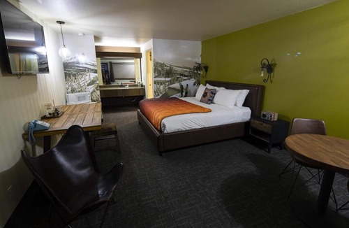Orchard District Hotel | Relaxing Accommodation with Free Parking, Outdoor Swimming Pool!