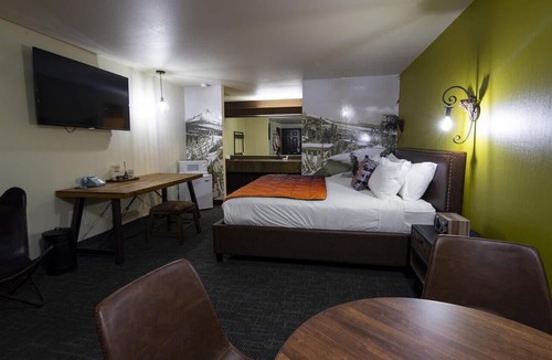 Orchard District Hotel | Relaxing Accommodation with Free Parking, Outdoor Swimming Pool!