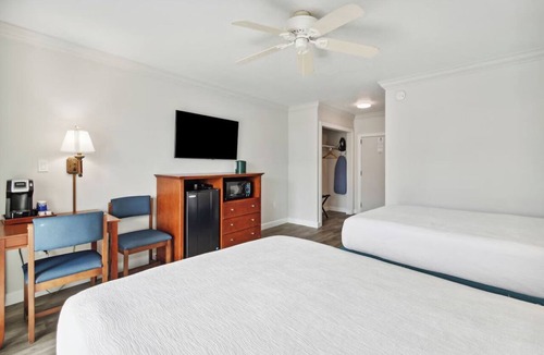 Neptune Beach Hotel | Relaxing Airy Beach Retreat, Perfect for a Peaceful Getaway Escape, Pet Friendly