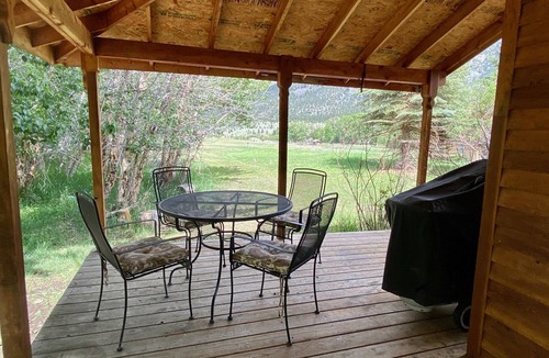 Emigrant House | Relaxing and Private Base to Explore Yellowstone National Park and SW Montana.
