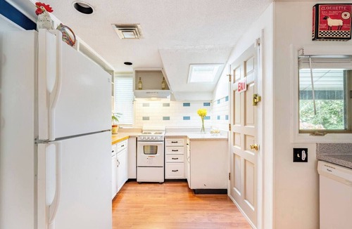 Weston Cottage | Relaxing apartment with kitchen in weston woods