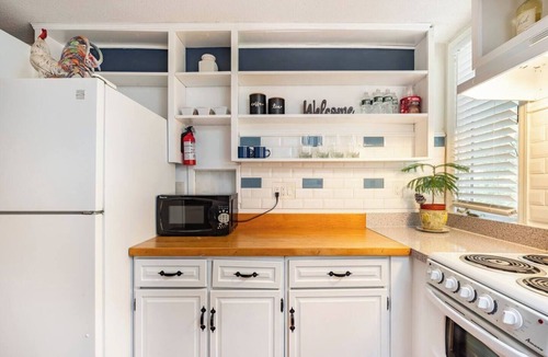 Weston Cottage | Relaxing apartment with kitchen in weston woods