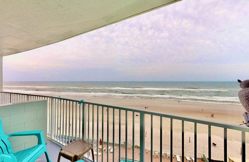 East Daytona Condo | Relaxing Beachfront Studio w/Balcony Views & Shared Pool
