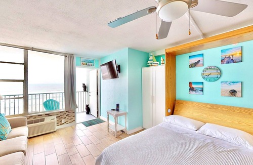 East Daytona Condo | Relaxing Beachfront Studio w/Balcony Views & Shared Pool