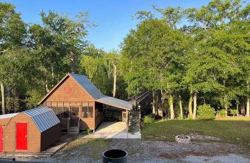 Willard Apartment | Relaxing Black River- Riverfront Retreat