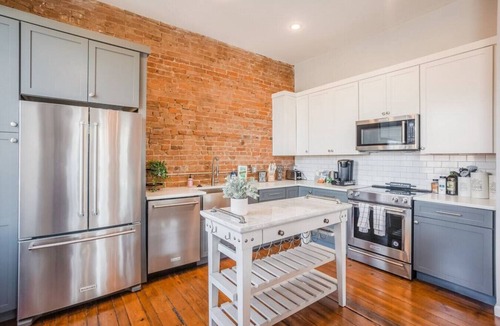 Mount Auburn Condo | Relaxing, Boho Chic 2B 2Bath Downtown City View Condo