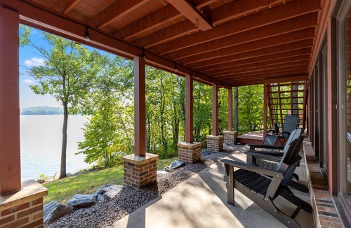 Cushing Cabin | Relaxing Cabin Retreat with Lakeside Firepit, Swimming & Beautiful Lake Views