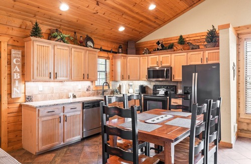 Branson Theater District Cabin | Relaxing Cabin with a Jacuzzi Tub and Private Covered Balcony