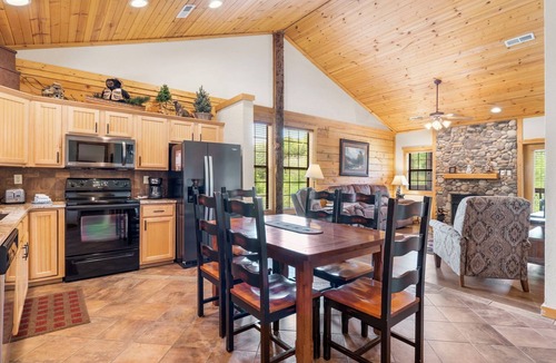 Branson Theater District Cabin | Relaxing Cabin with a Jacuzzi Tub and Private Covered Balcony