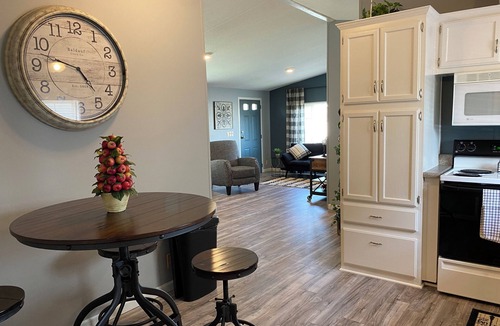 Middletown House | Relaxing, Charming 2-bedroom, cute, cozy, clean house in Middletown, OH