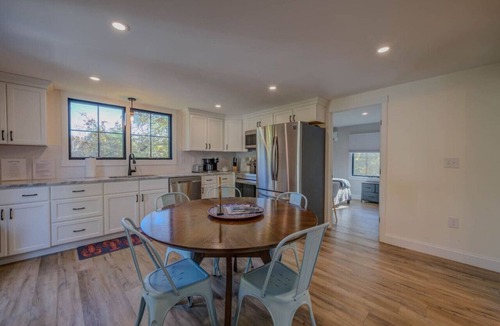 Wells Cabin | Relaxing Coastal Escape Near Beaches with Hot Tub