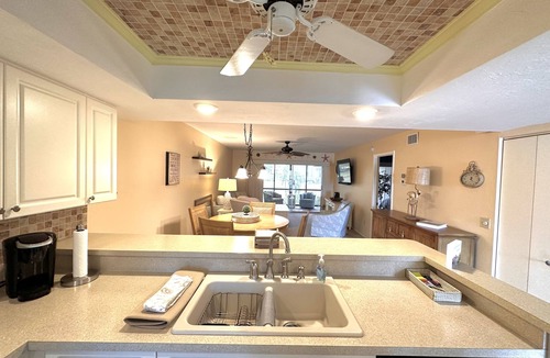 Englewood Condo | Relaxing coastal getaway - close proximity to sandy beaches