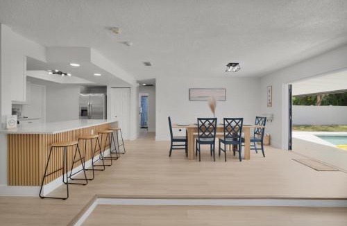 Palm Coast House | Relaxing Coastal POOL Home 10 min to the Beach Pets stay free