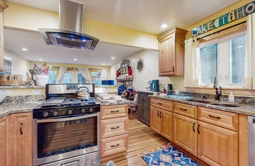 Tahoe Island House | Relaxing Dog-friendly home w/gas grill & private fenced yard - close to marina
