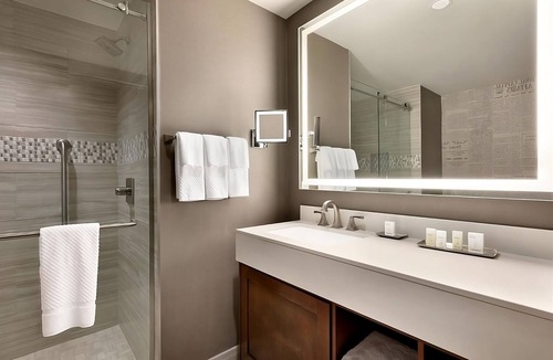 Berkeley Heights Hotel | Relaxing Escape! 3 Cozy Units w/Pool Gym, Free Parking, & Free Breakfast!