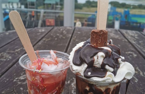 Cowes House | Relaxing Getaway at Thorness Bay Caravan Park – Isle of Wight Retreat