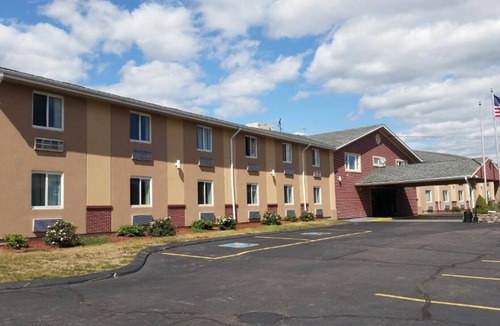 Foxboro House | Relaxing Getaway! 3 Units Near Gillette Stadium, with FREE Breakfast & Parking!