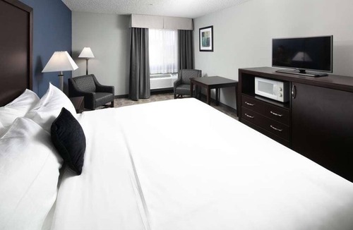 Sequim Hotel | Relaxing Getaway! Free Breakfast, Minutes to Sequim State Park!