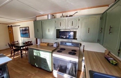 Lakeside Cabin | Relaxing Getaway Lake Cabin with Pristine Views