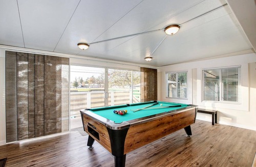 Citrus Heights House | Relaxing getaway with pool, outdoor bar, putting green and pool table