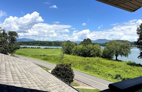 Young Harris Condo | Relaxing Getaway w/Stunning Lake & Mountain Views