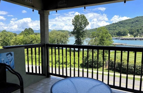 Young Harris Condo | Relaxing Getaway w/Stunning Lake & Mountain Views