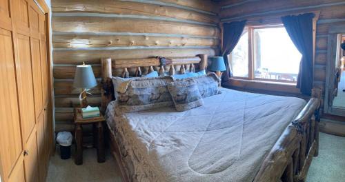 Darby House | Relaxing Glamping Vacation: Fantastic Log Cabin in Darby, MT