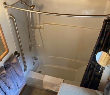 Darby House | Relaxing Glamping Vacation: Fantastic Log Cabin in Darby, MT