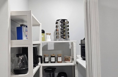 Wheaton-Glenmont House | Relaxing Home Away From Home