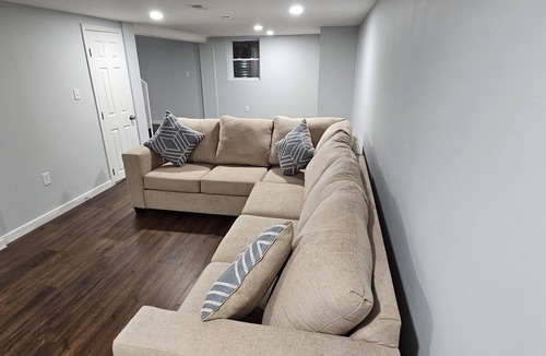 Wheaton-Glenmont House | Relaxing Home Away From Home
