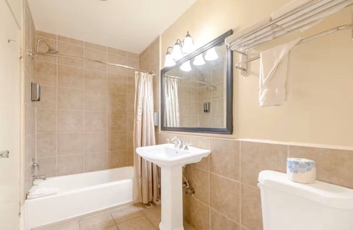 Yuma Townsite Hotel | Relaxing King & Queen Suite | Outdoor Pool | Steps from Historic Attractions