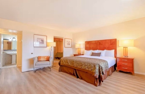 Yuma Townsite Hotel | Relaxing King & Queen Suite | Outdoor Pool | Steps from Historic Attractions