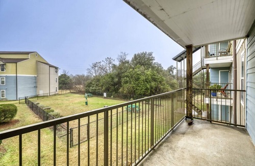 Austin Apartment | Relaxing King Suite Getaway | Sleeps 4 | Pool, Pkg