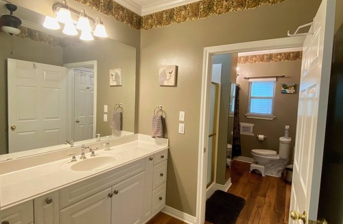 Hillister House | Relaxing Lakefront Getaway Near Houston with Private Dock and Porch Views!