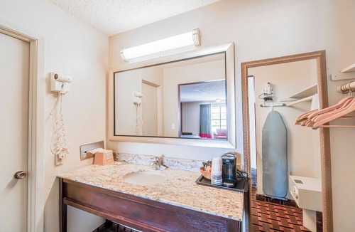 Vernon Hotel | Relaxing Large Room with King Bed & Modern Extras for Travelers’ Comfort