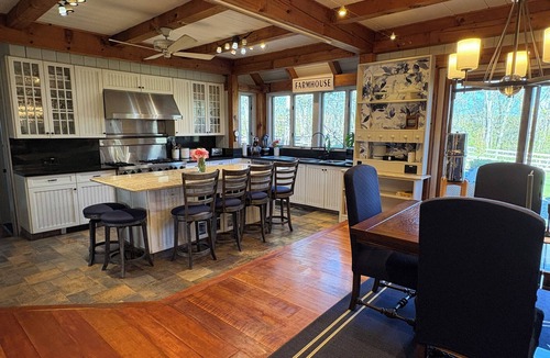 Pleasant Valley Cabin | Relaxing Lodge Retreat