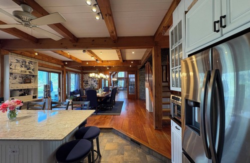 Pleasant Valley Cabin | Relaxing Lodge Retreat