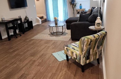 Arlington Apartment | Relaxing Modern 2BR Home - King Bd - Near DT JAX