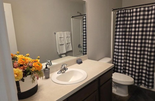 Arlington Apartment | Relaxing Modern 2BR Home - King Bd - Near DT JAX