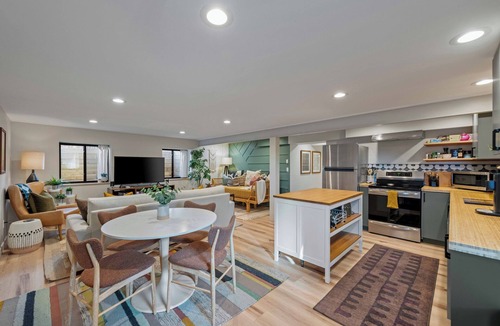 Gunbarrel House | Relaxing Modern Basement Suite w/Private Entrance
