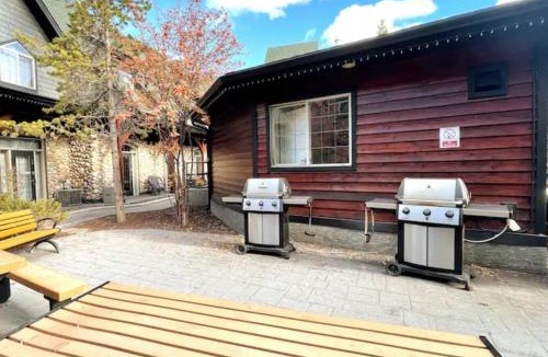 Canmore House | Relaxing Mountain Getaway at Mystic Springs