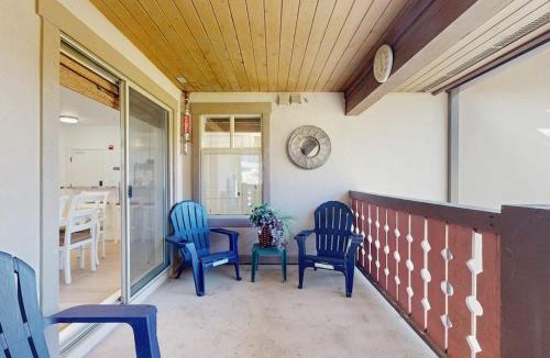 Salt Lake Mountain Resorts House | Relaxing mountain-view condo with shared hot tub pool & more-walk to ski lifts