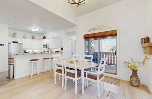 Salt Lake Mountain Resorts Condo | Relaxing mountain-view condo with shared hot tub, pool & more-walk to ski lifts