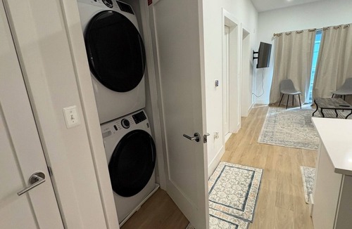 Edgewood Condo | Relaxing New 1-BR Condo with washer Dryer close to metro and hospitals.