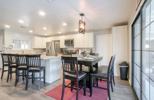 Tempe Gardens House | Relaxing Oasis! 5 bedroom 3 bath with Pool