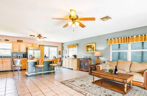 Breezeswept Beach Estates House | Relaxing Ocean Escape Ramrod Summerland Key
